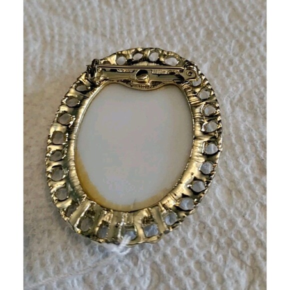 VINTAGE 50’S BLUE & WHITE GLASS CAMEO DAISY FLOWER BROOCH PIN - Picture 2 of 4